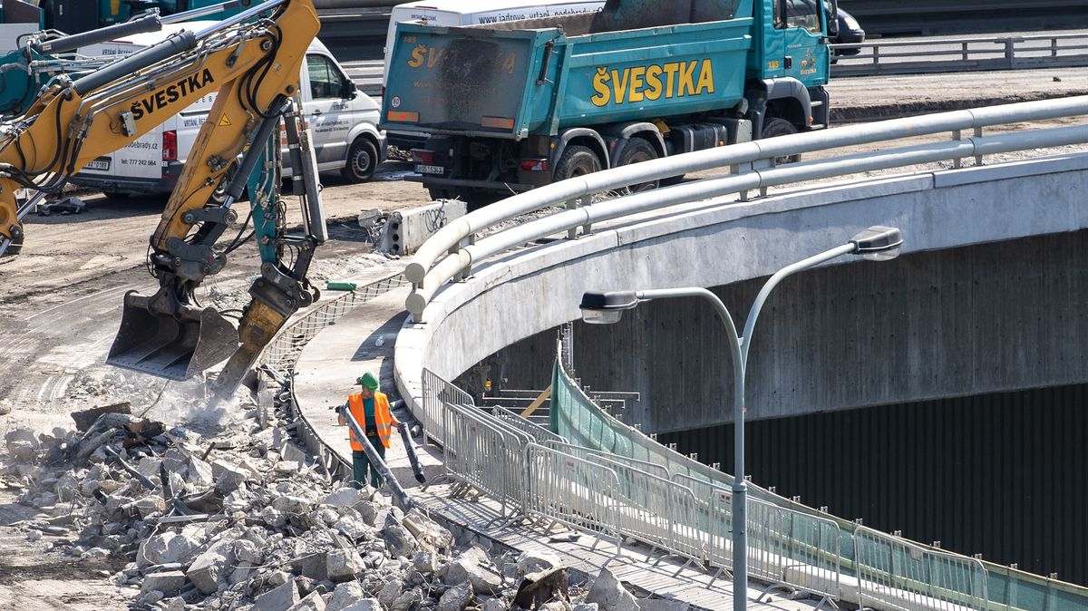 Stavebník chce více času na opravu Barrandovského mostu. Praha hrozí pokutou